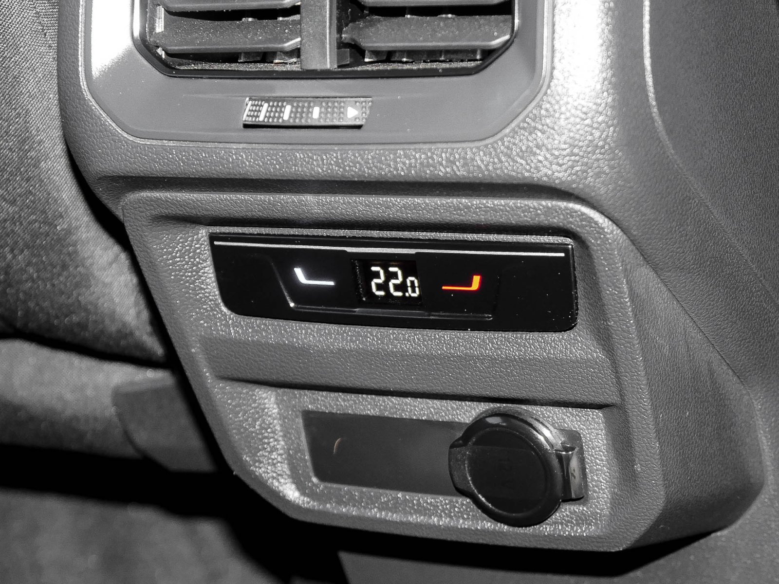 Volkswagen Tiguan 2.0 MOVE PANO AHK CAM LM17 NAVI SITZHEIZ.
