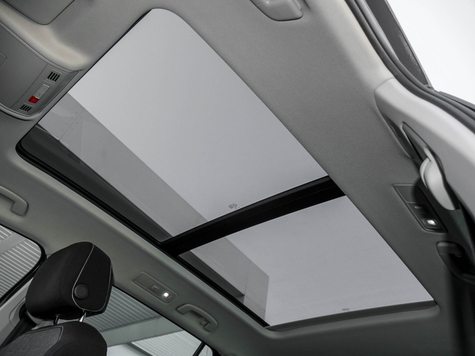 Volkswagen Tiguan 2.0 MOVE PANO AHK CAM LM17 NAVI SITZHEIZ.