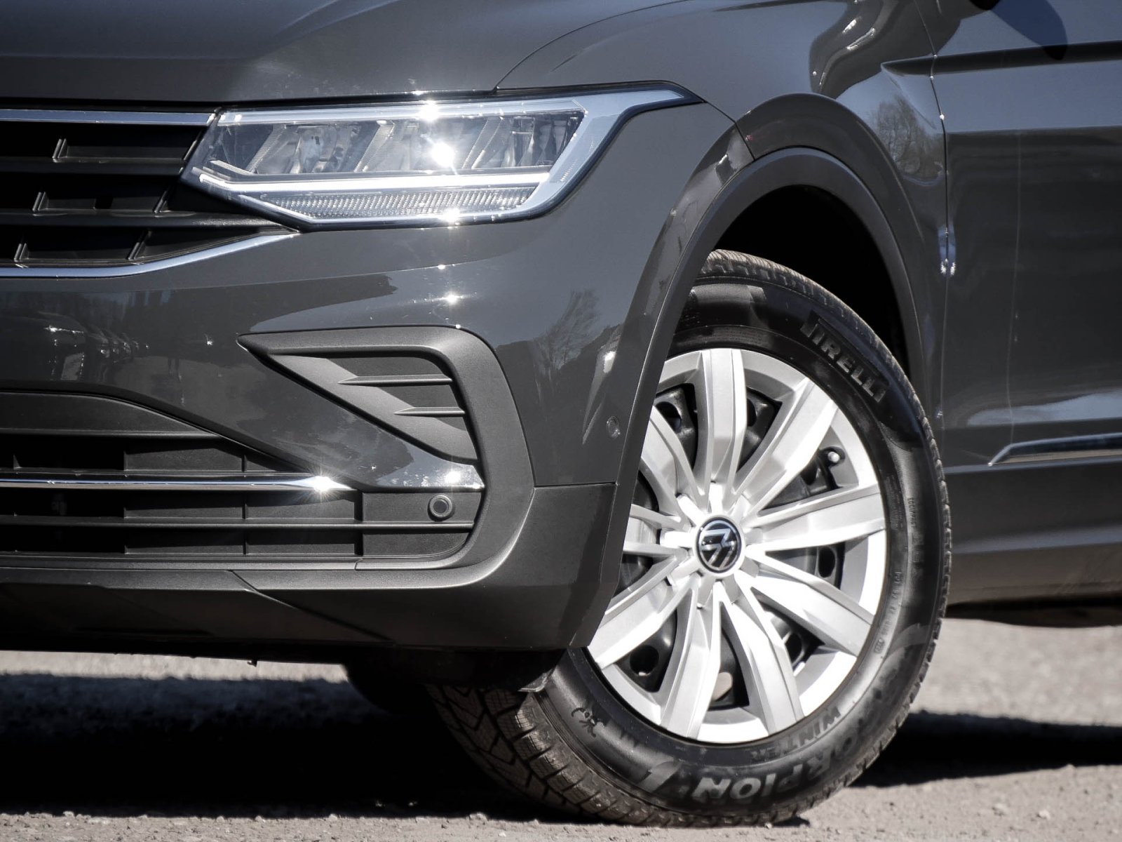 Volkswagen Tiguan 2.0 MOVE PANO AHK CAM LM17 NAVI SITZHEIZ.