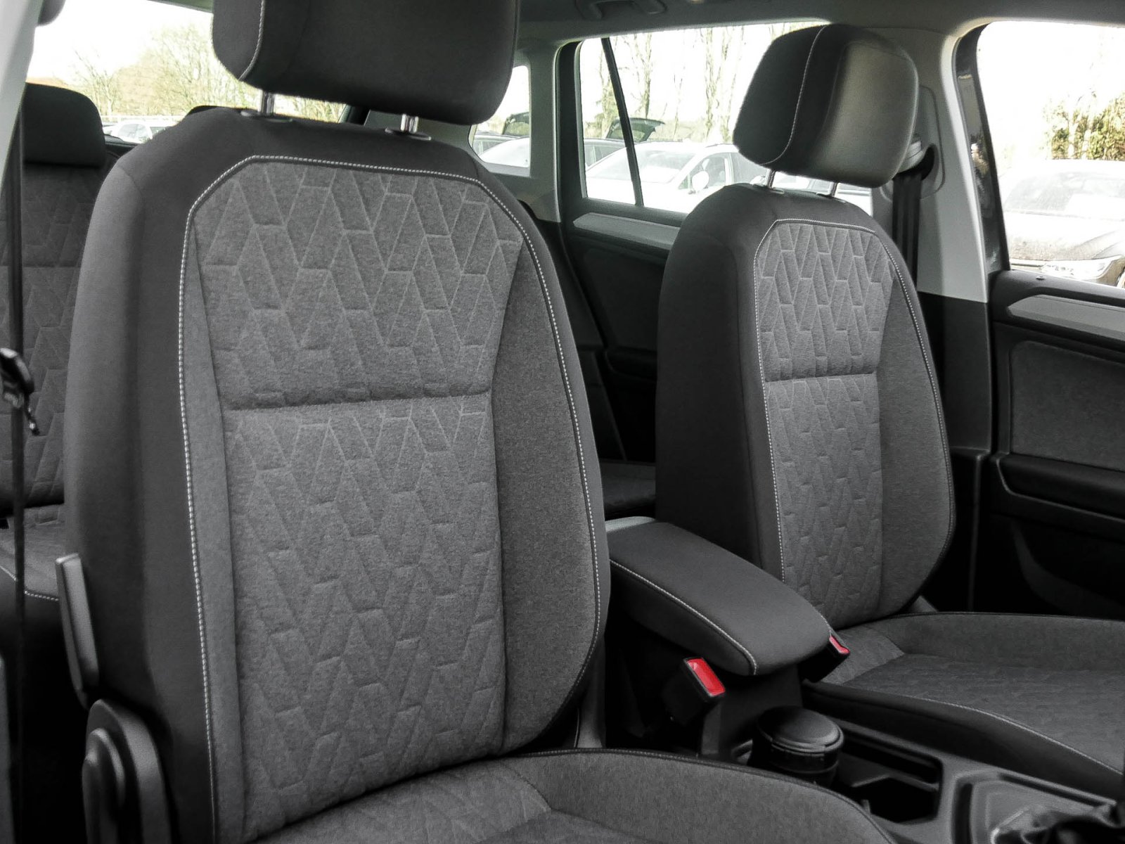 Volkswagen Tiguan 2.0 MOVE PANO AHK CAM LM17 NAVI SITZHEIZ.