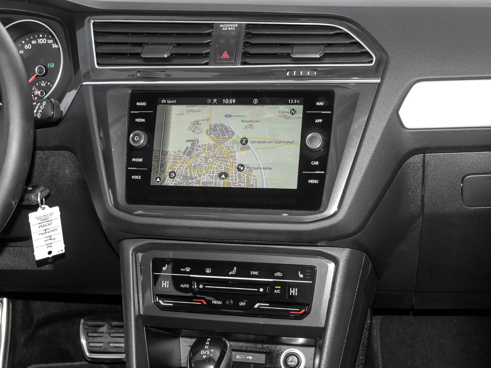 Volkswagen Tiguan 2.0 MOVE PANO AHK CAM LM17 NAVI SITZHEIZ.
