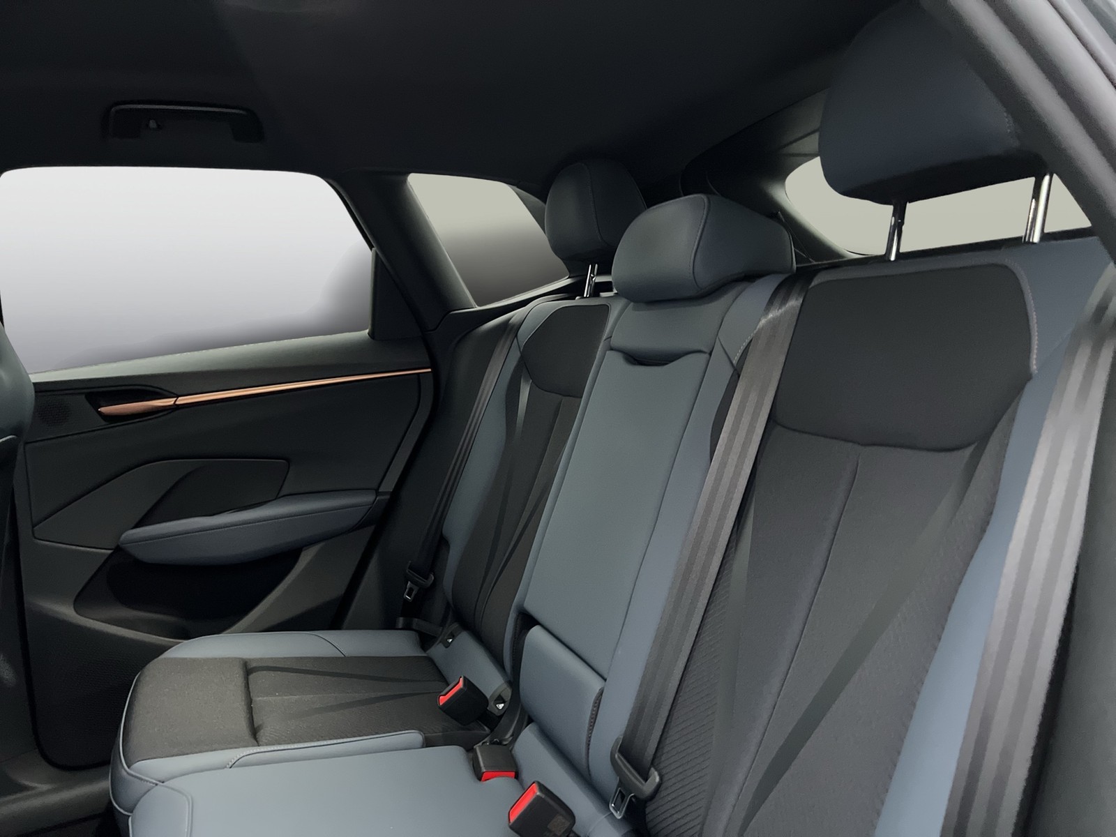 Cupra Terramar 1.5 eTSI CAM ACC LM19 E-KLAPPE CARPLAY