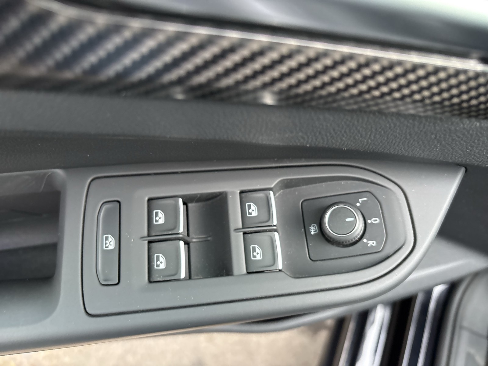 Volkswagen Golf VIII 2.0 R 20 YEARS 4X4 LEDER PANO CAM LM19