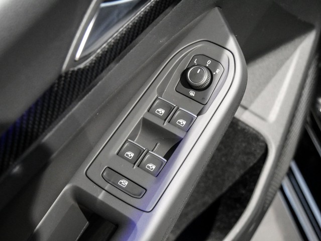 Volkswagen Golf VIII 2.0 R 20 YEARS 4X4 LEDER PANO CAM LM19