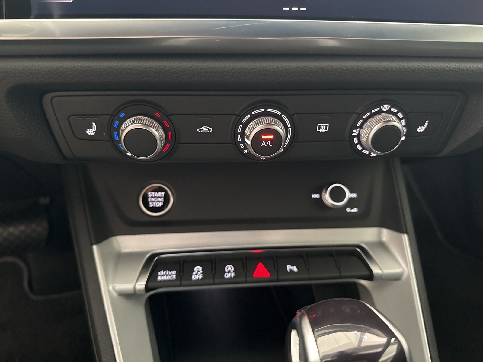 Audi Q3 40 quattro S LINE BLACKPAK LM19 EKLAPPE NAVI+