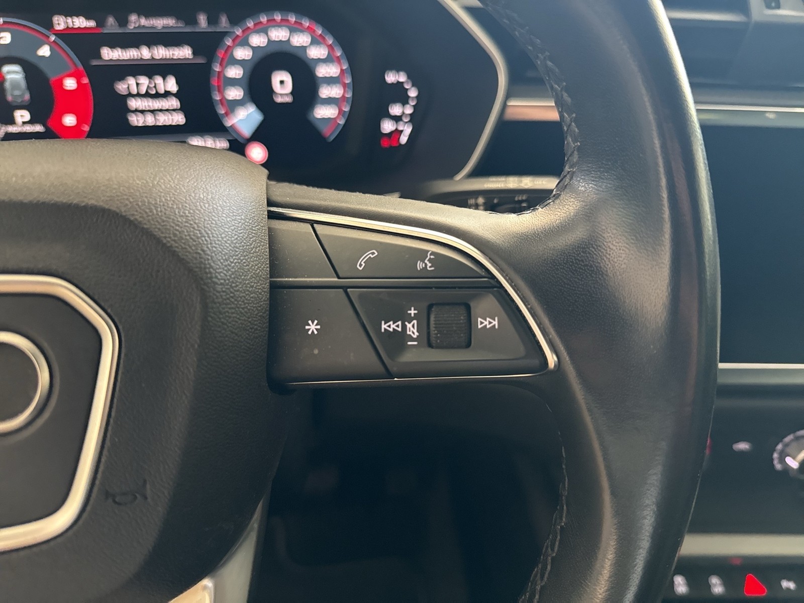 Audi Q3 40 quattro S LINE BLACKPAK LM19 EKLAPPE NAVI+