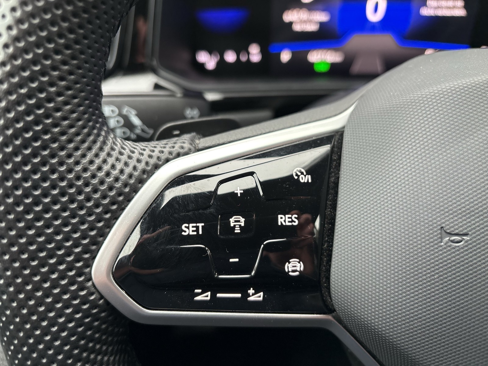 Volkswagen T-Roc 1.5 R-LINE BLACKSTYLE CAM ACC LM18 CARPLAY