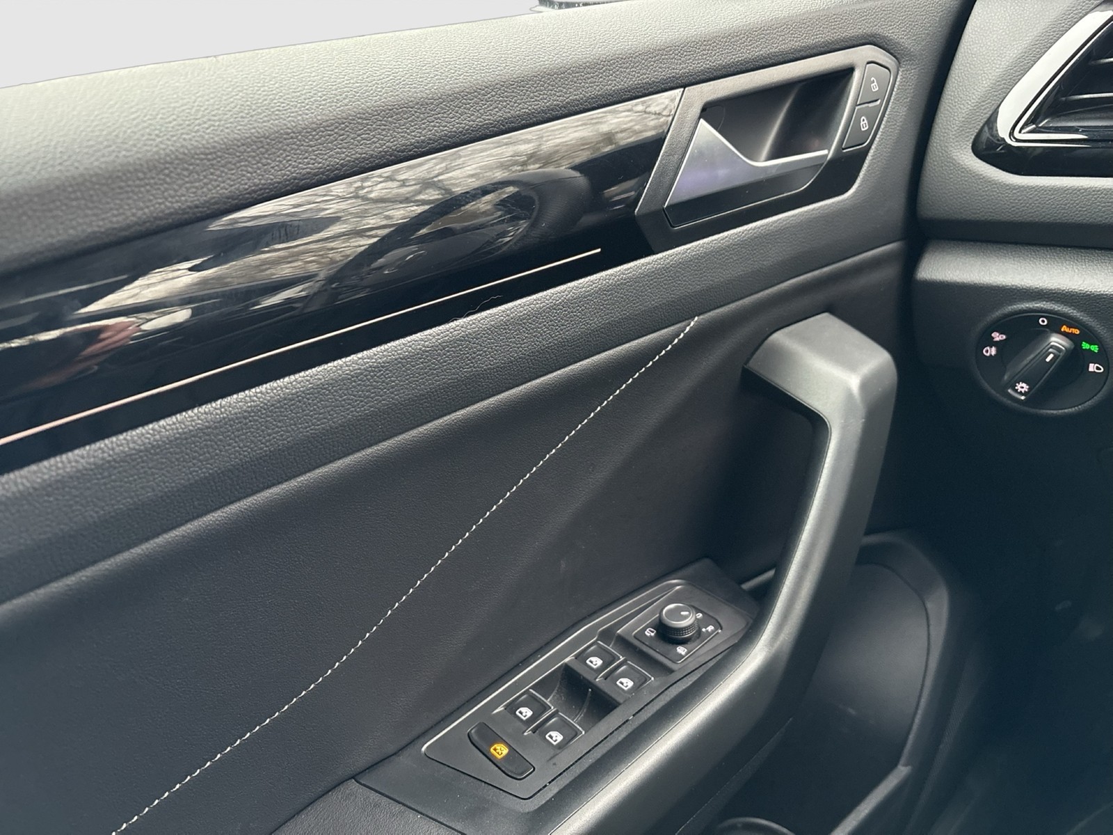 Volkswagen T-Roc 1.5 R-LINE BLACKSTYLE CAM ACC LM18 CARPLAY