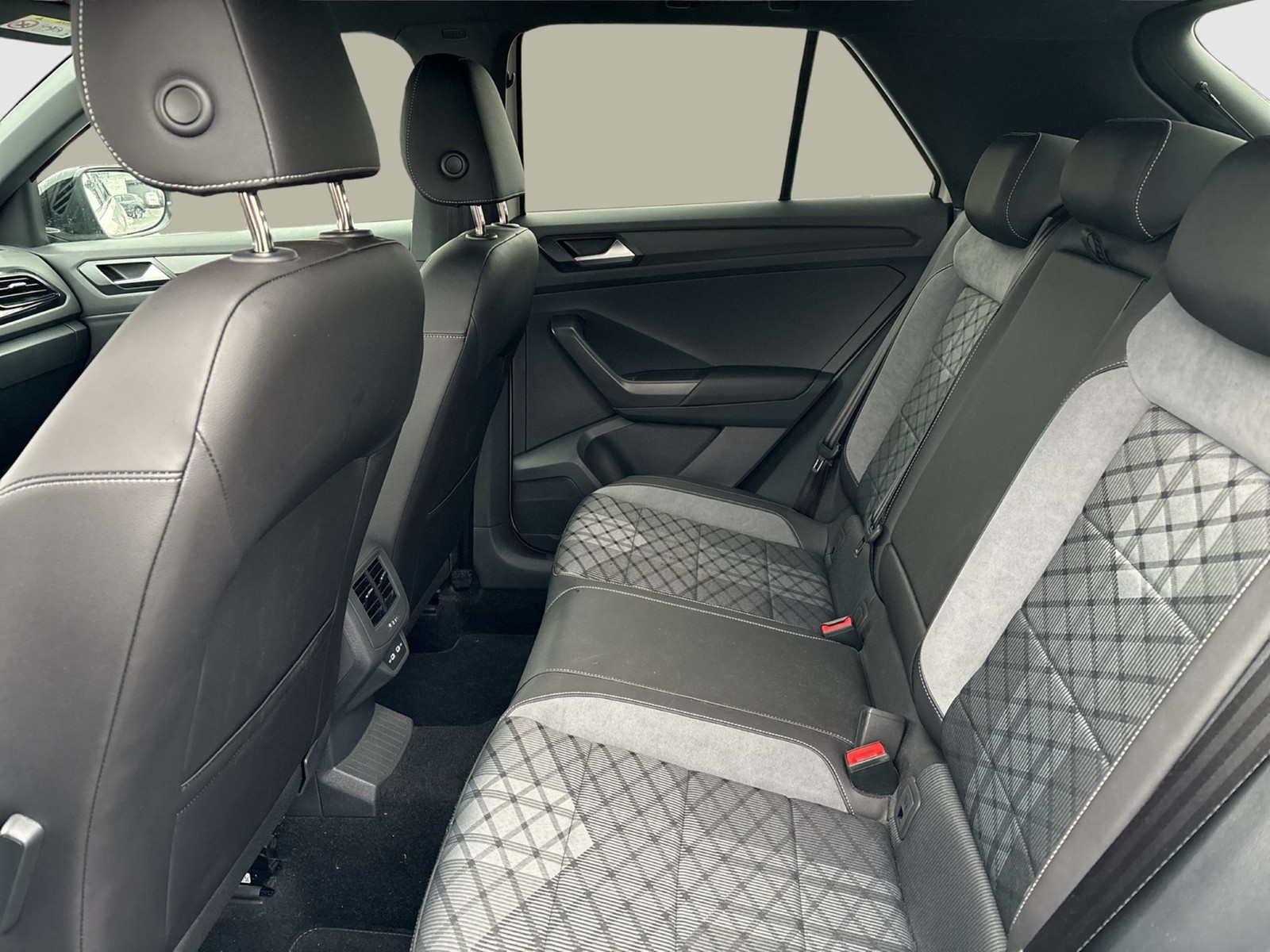 Volkswagen T-Roc 1.5 R-LINE BLACKSTYLE CAM ACC LM18 CARPLAY