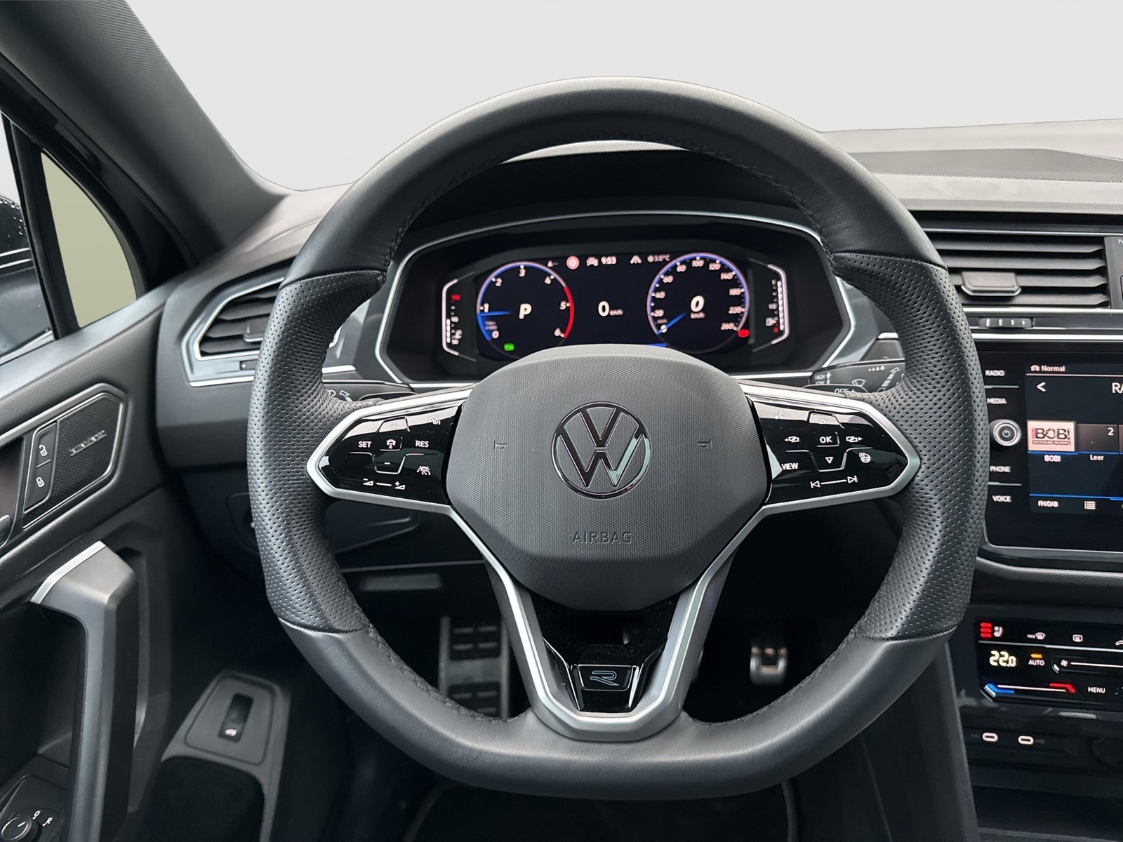 Volkswagen Tiguan Allspace 2.0 R-LINE BLACK STYLE PANO LM20