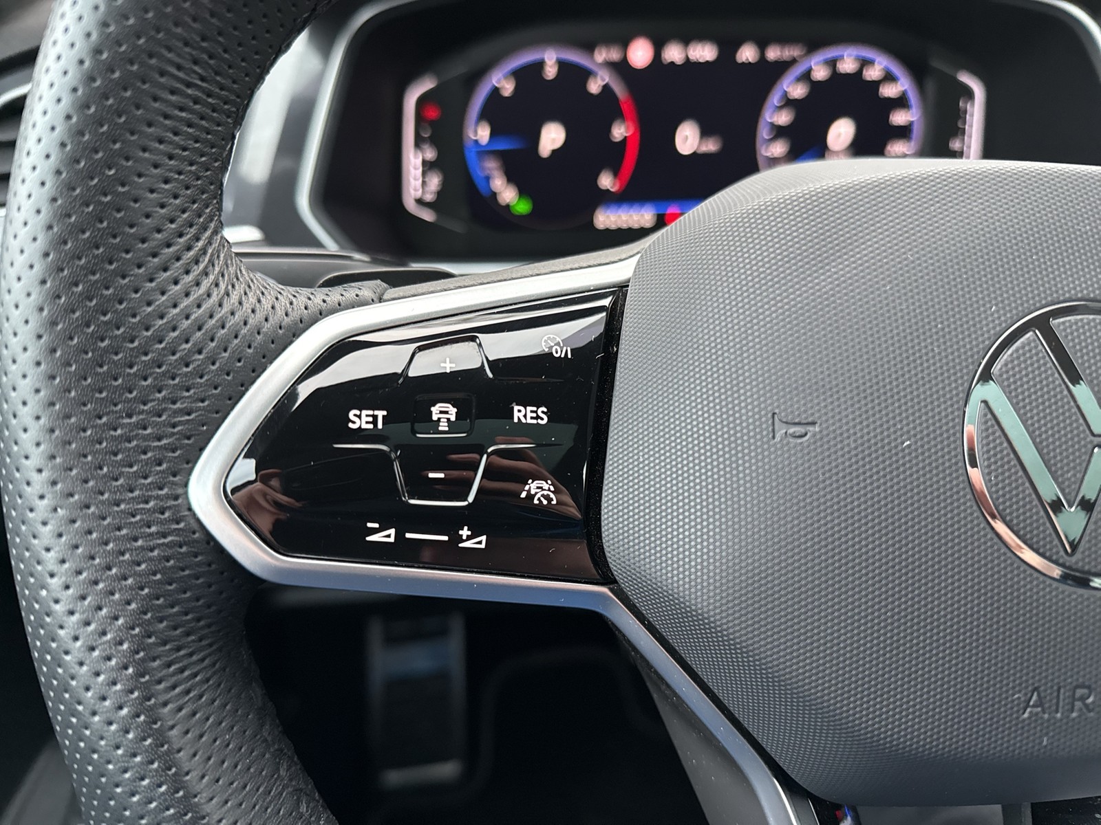 Volkswagen Tiguan Allspace 2.0 R-LINE BLACK STYLE PANO LM20