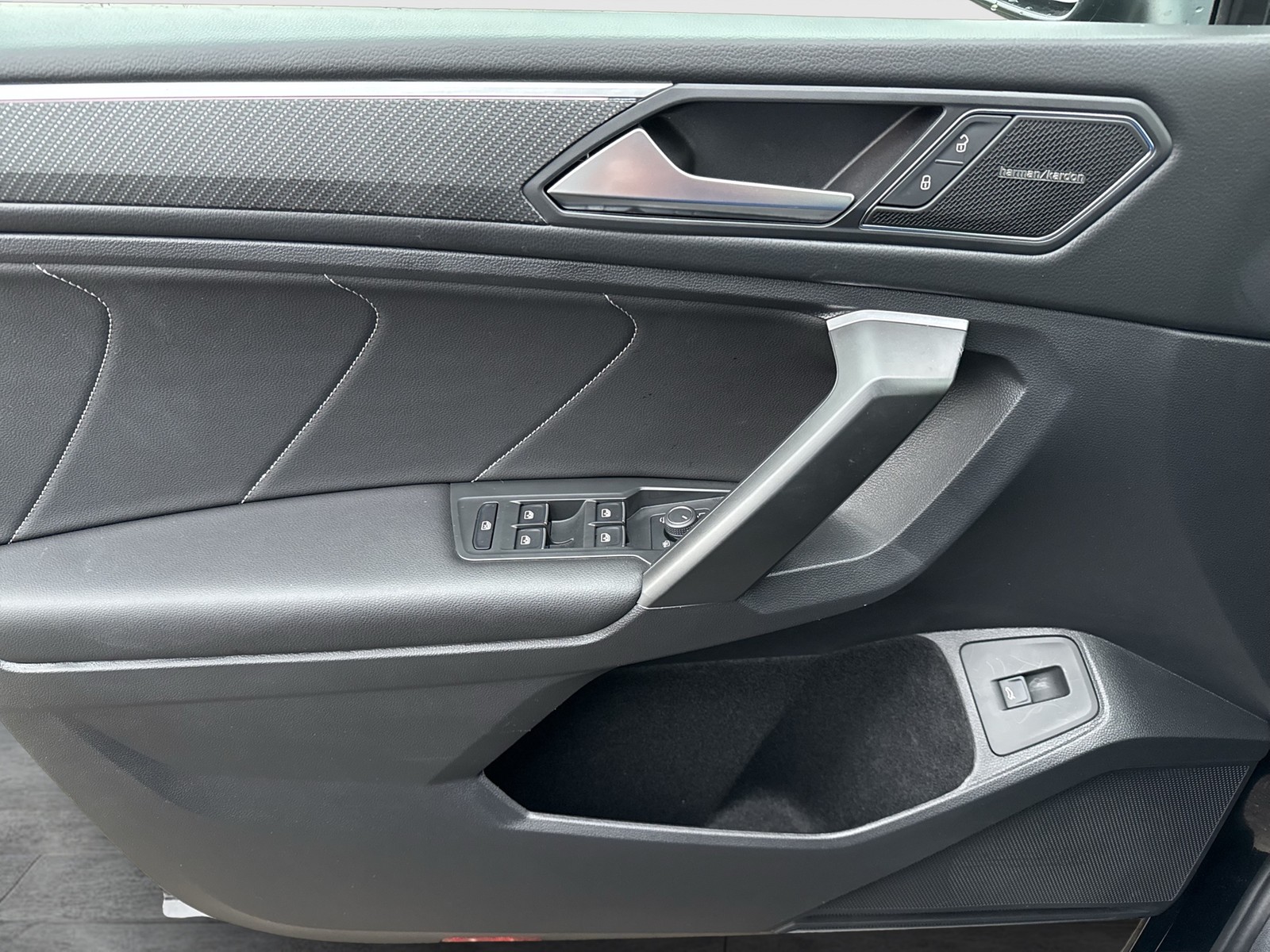 Volkswagen Tiguan Allspace 2.0 R-LINE BLACK STYLE PANO LM20