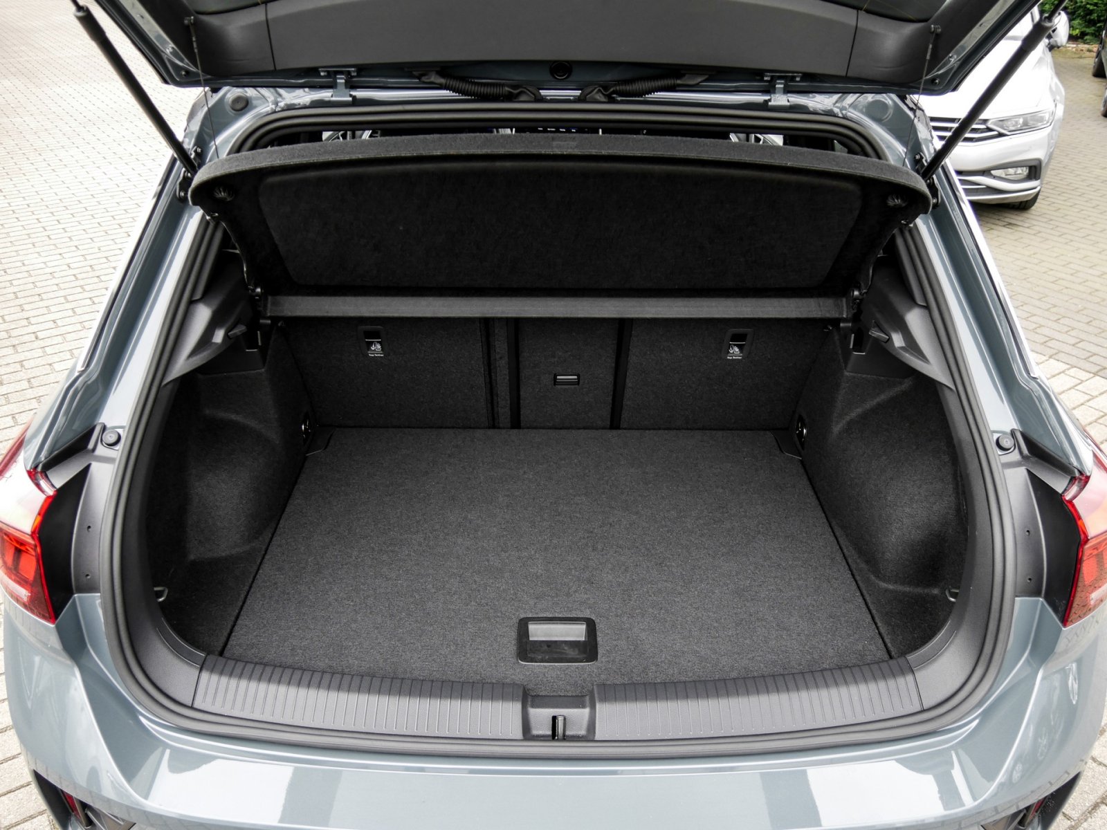 Volkswagen T-Roc 2.0 R-LINE AHK CAM ACC LM17 NAVI SITZHEIZ.