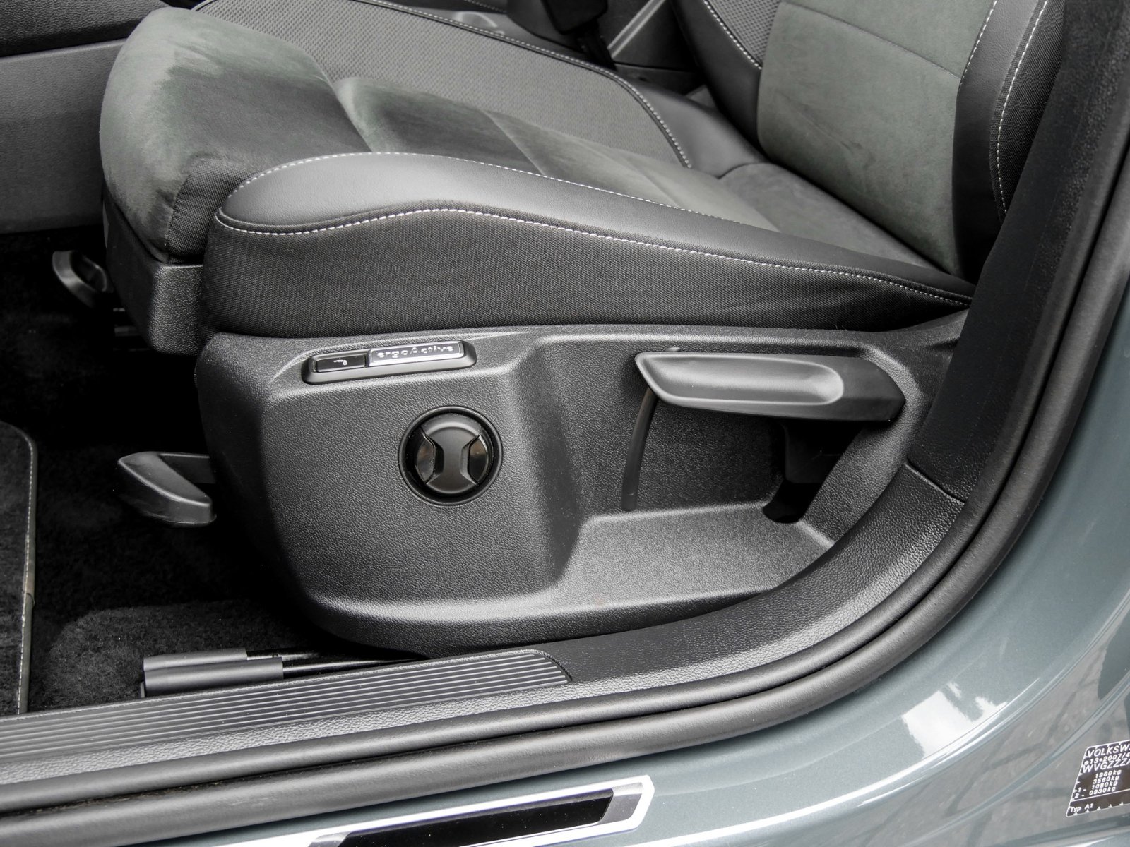 Volkswagen T-Roc 2.0 R-LINE AHK CAM ACC LM17 NAVI SITZHEIZ.