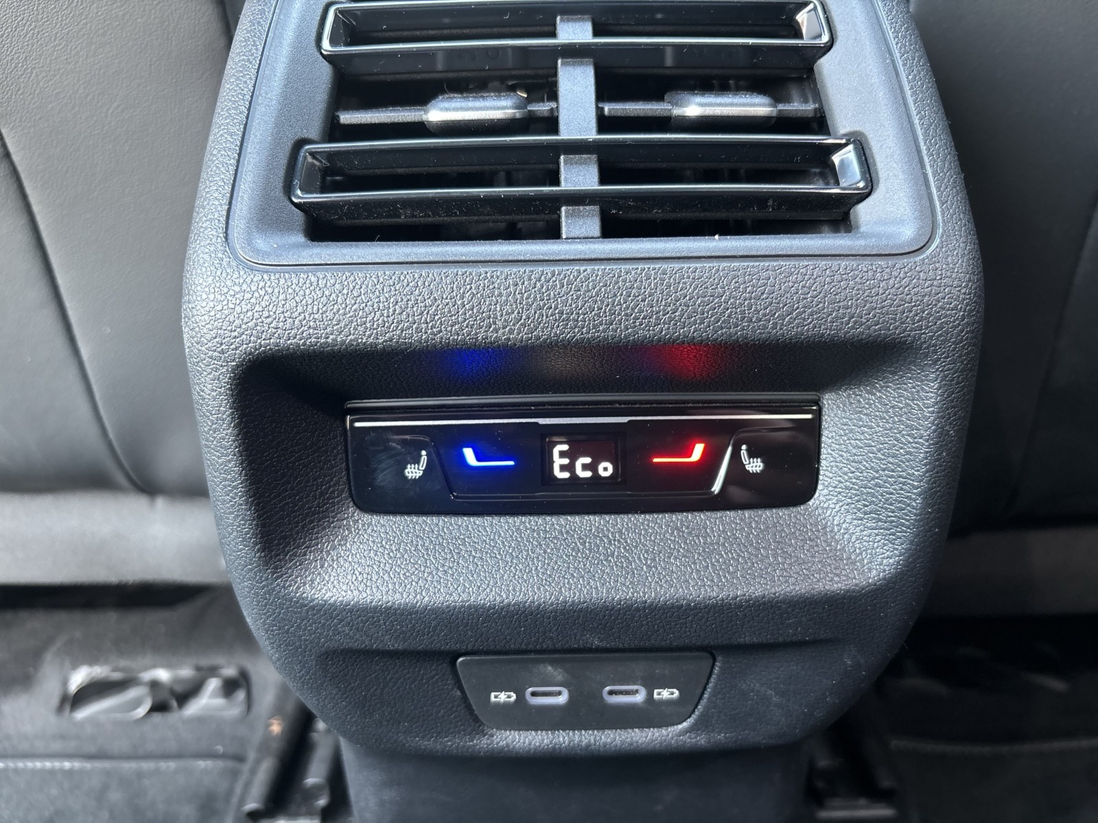 Volkswagen Tayron 1.5 HYBRID R-LINE LEDER PANO AHK 360°CAM