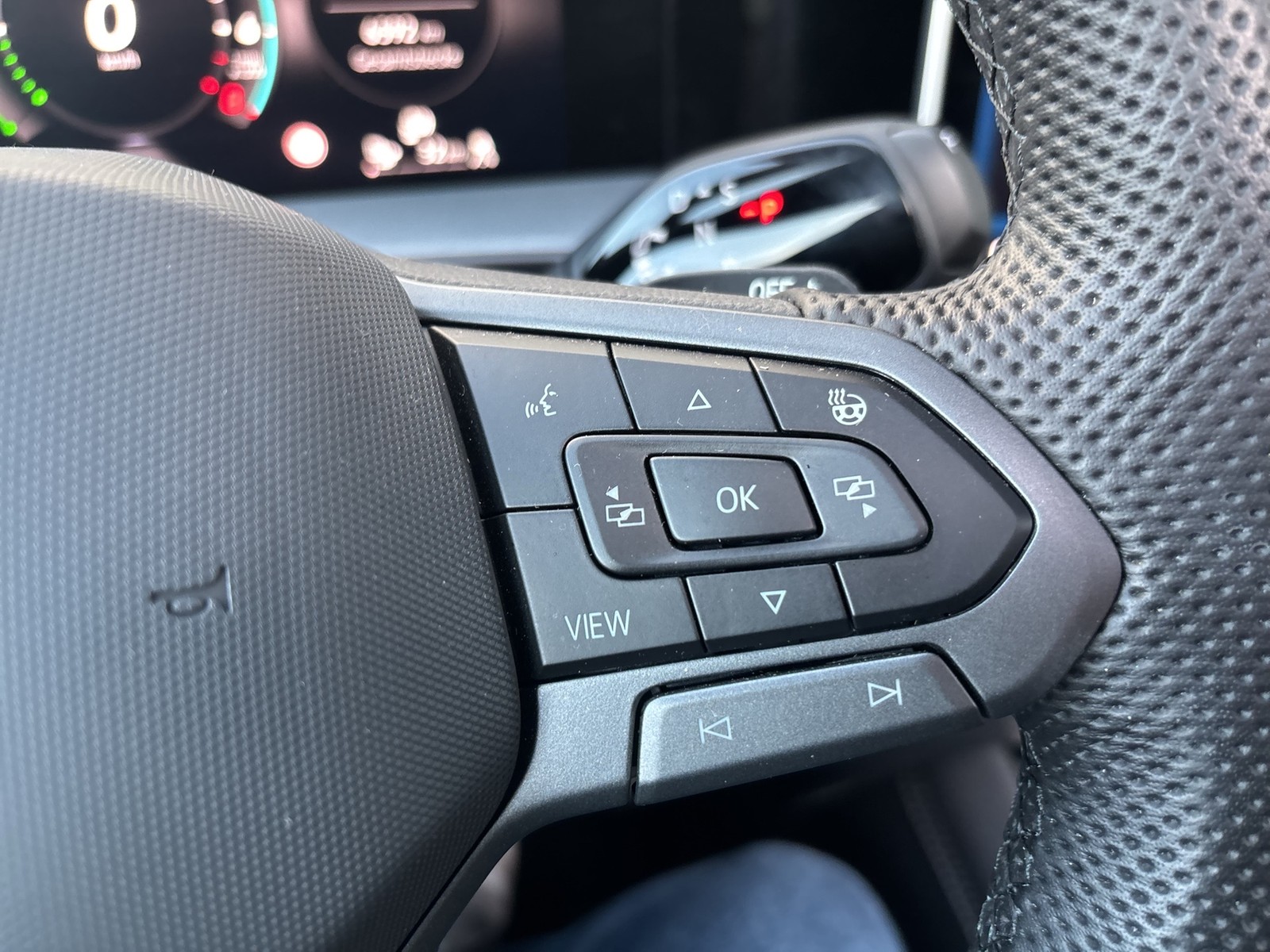 Volkswagen Tayron 1.5 HYBRID R-LINE LEDER PANO AHK 360°CAM