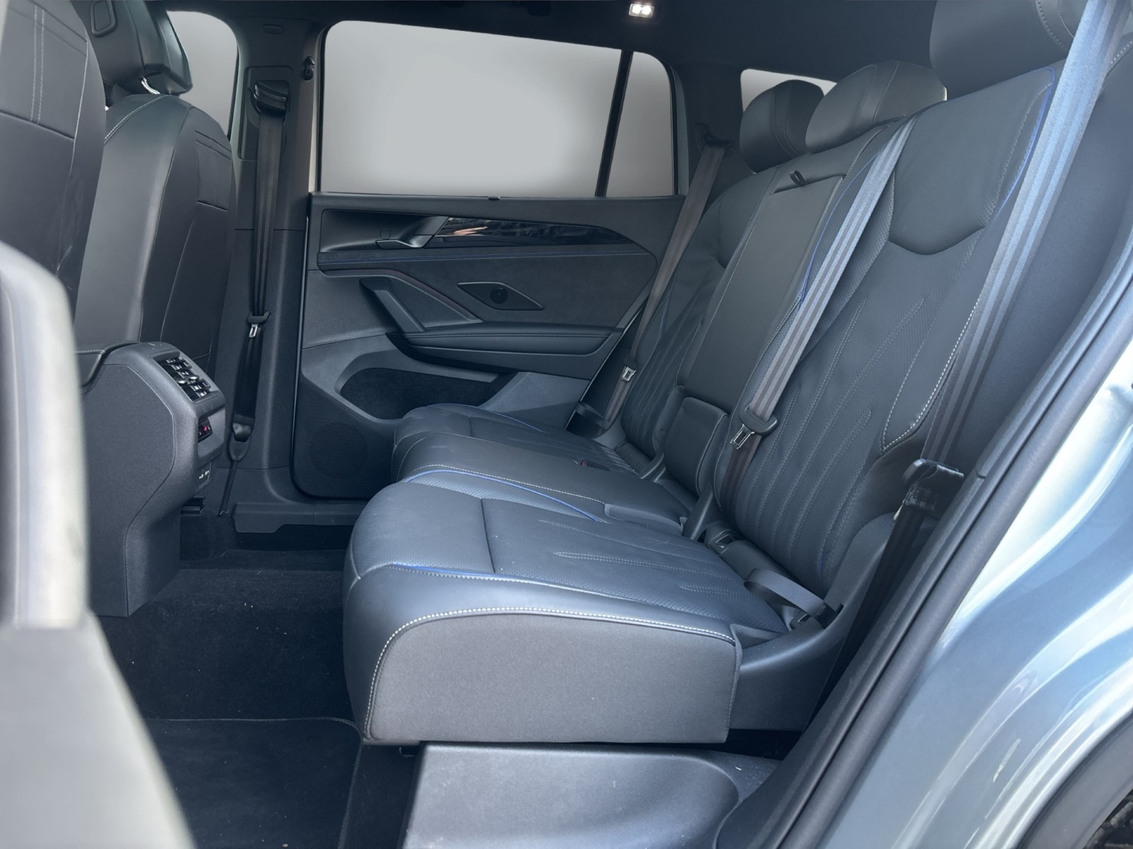 Volkswagen Tayron 1.5 HYBRID R-LINE LEDER PANO AHK 360°CAM