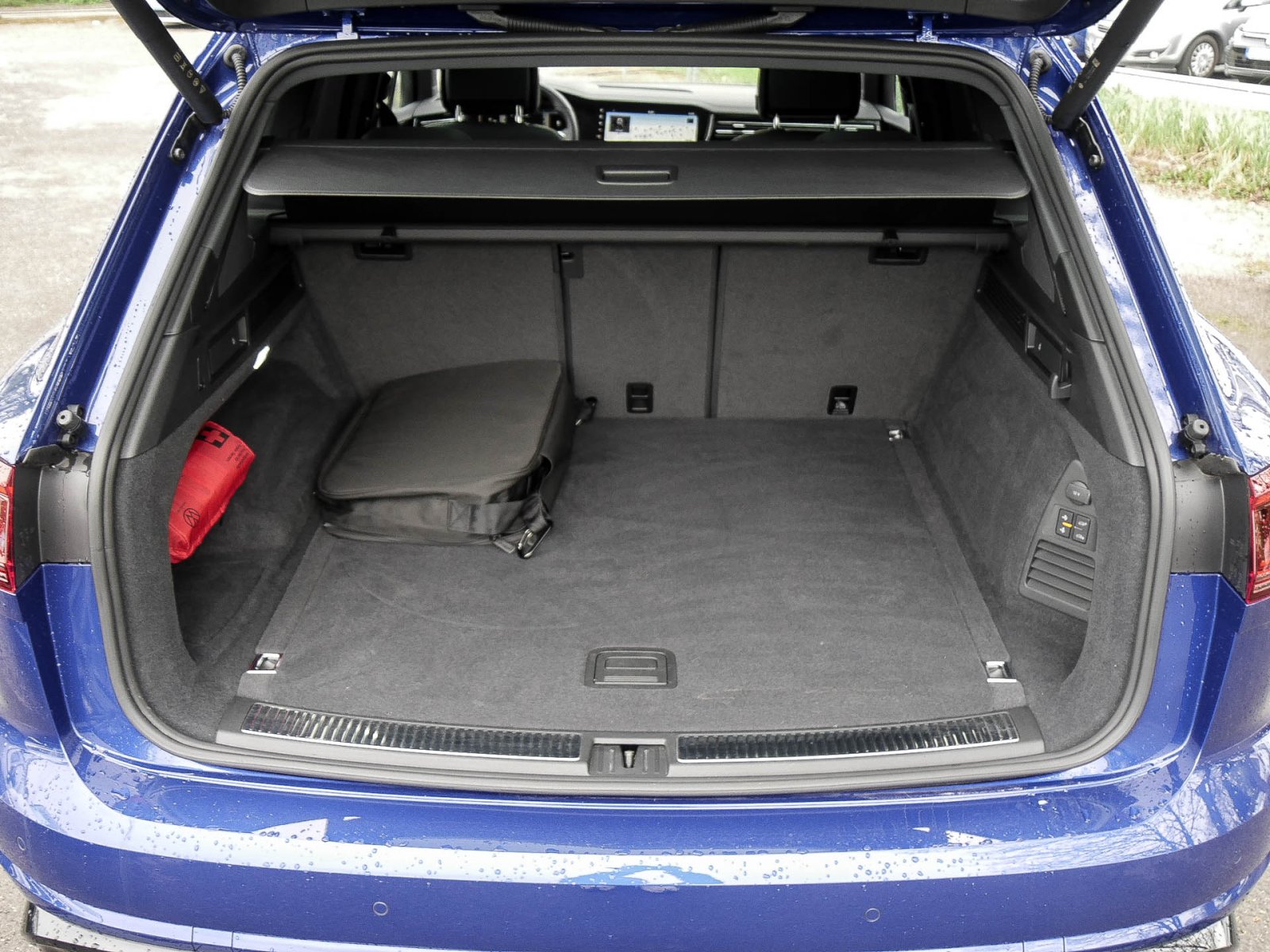 Volkswagen Touareg HYBRID R NEUESMODELL PANO AHK CAM ACC LM22 E-KLAPPE