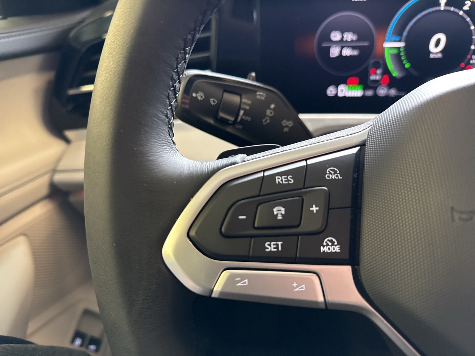 Volkswagen Passat Variant 1.5 HYBRID ELEGANCE AHK 360°CAM