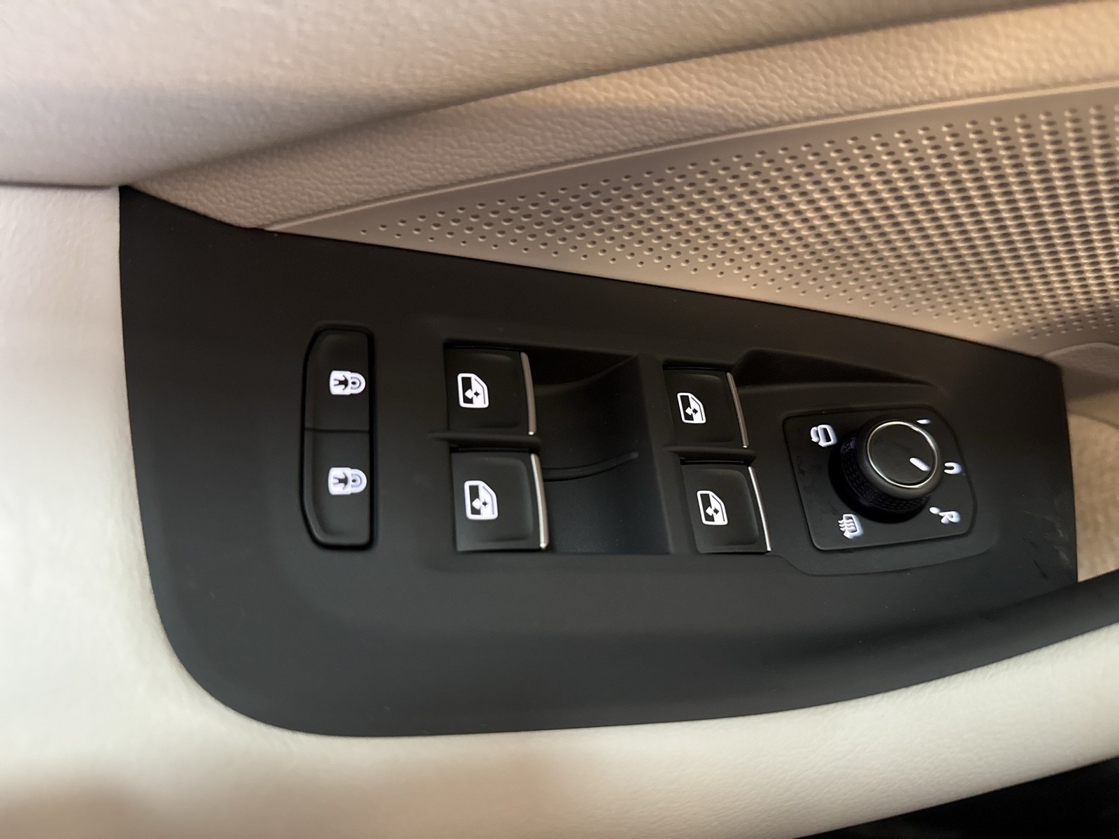 Volkswagen Passat Variant 1.5 HYBRID ELEGANCE AHK 360°CAM