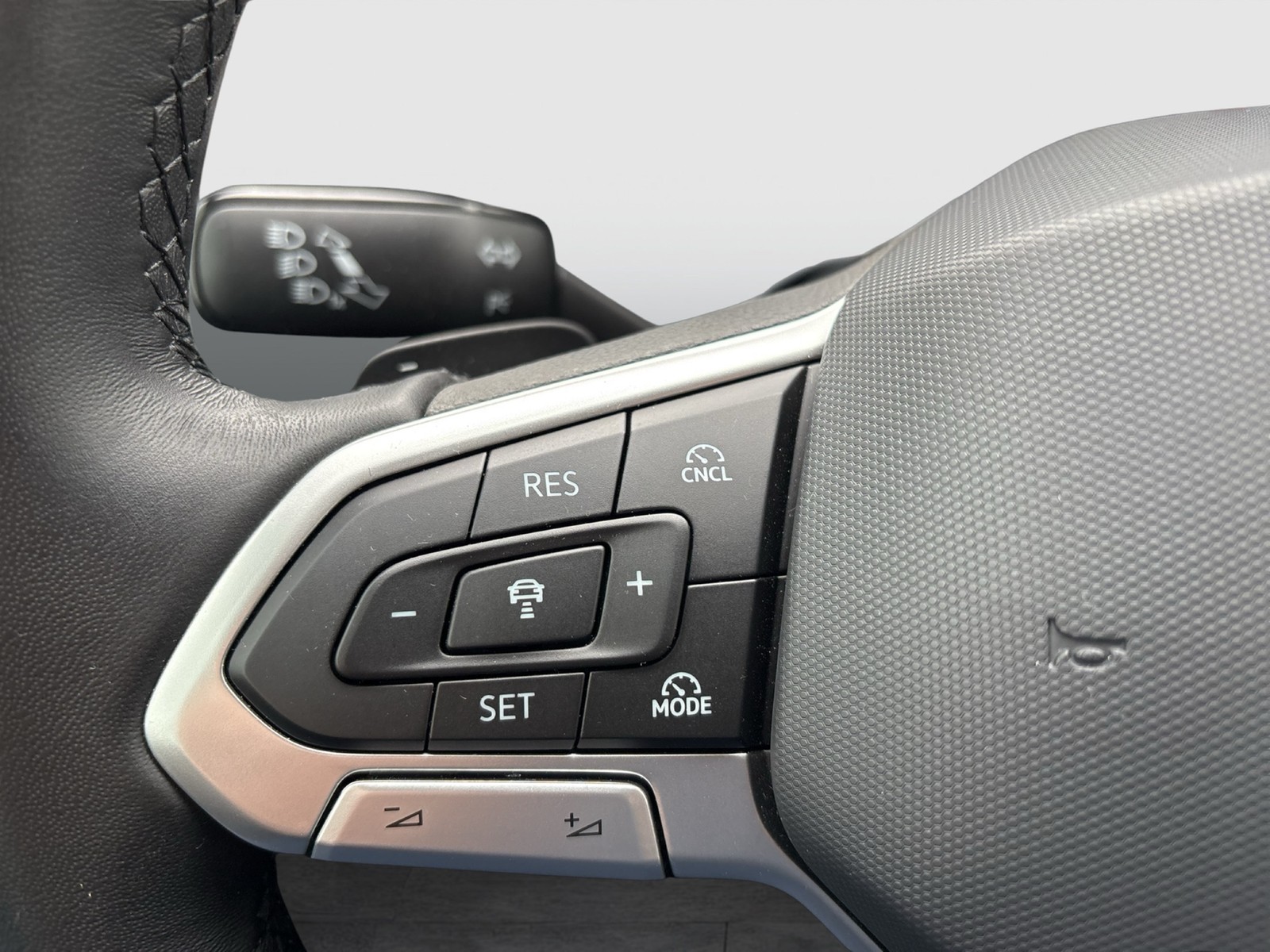 Volkswagen Golf VIII 1.5 eTSI GOAL FACELIFT ACC CARPLAY ALU