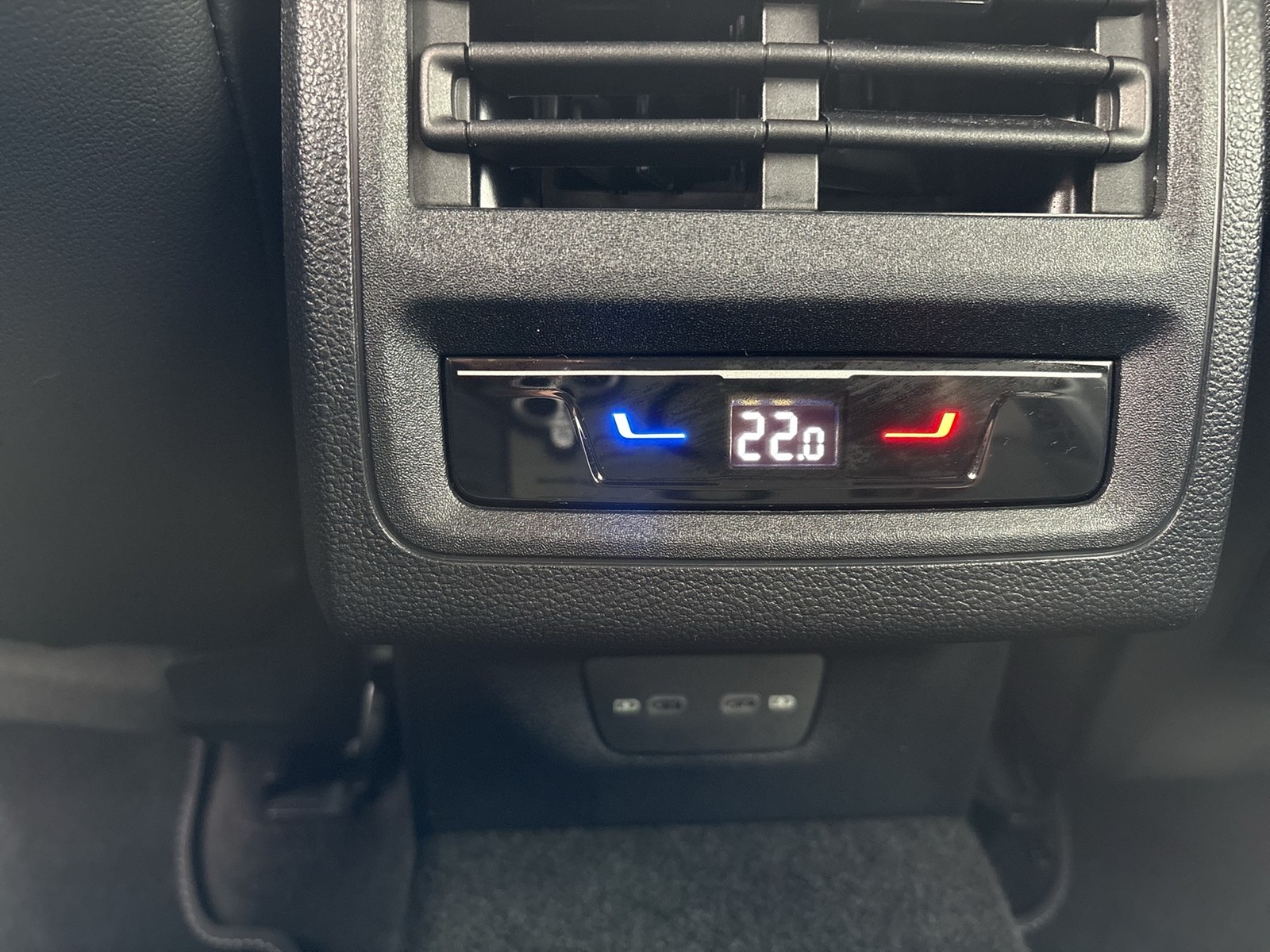 Volkswagen Golf VIII 1.5 eTSI GOAL FACELIFT ACC CARPLAY ALU