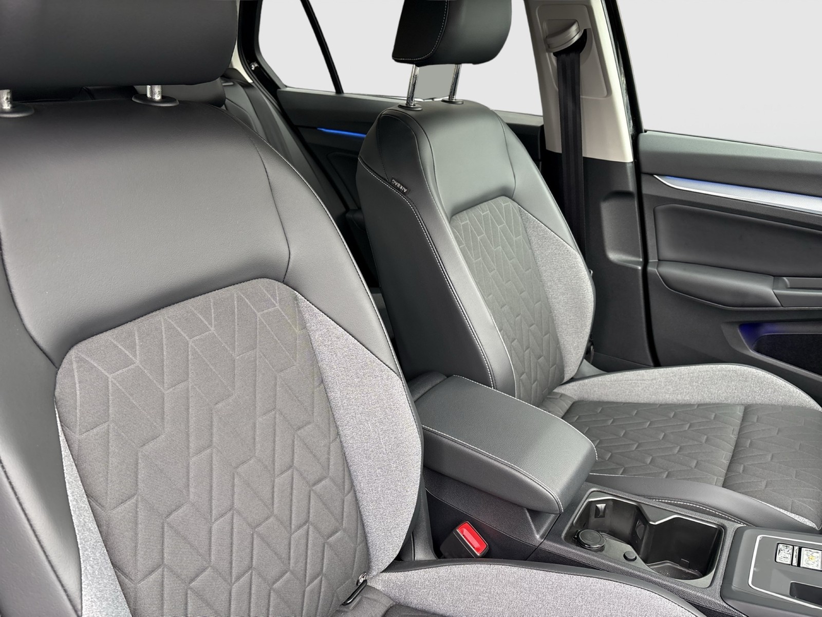 Volkswagen Golf VIII 1.5 eTSI GOAL FACELIFT ACC CARPLAY ALU