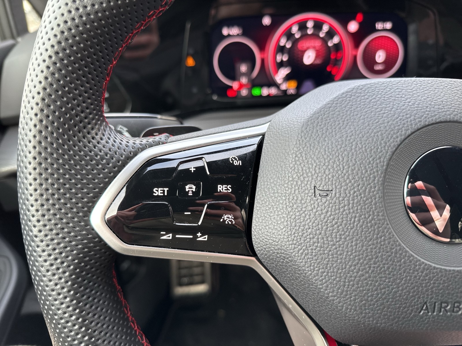 Volkswagen Golf GTI BLACK STYLE H.KARDON ALU19 MATRIX