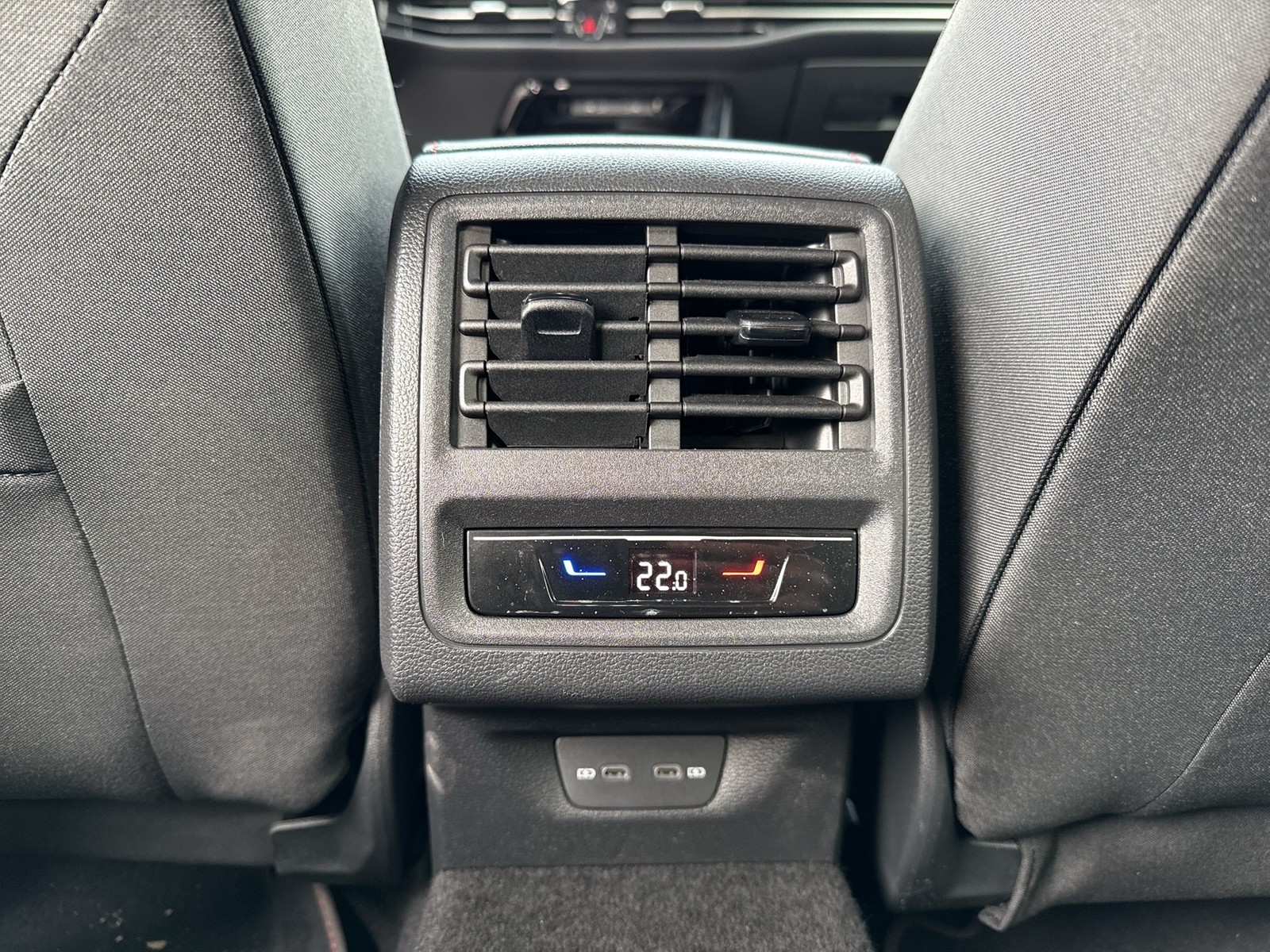 Volkswagen Golf GTI BLACK STYLE H.KARDON ALU19 MATRIX