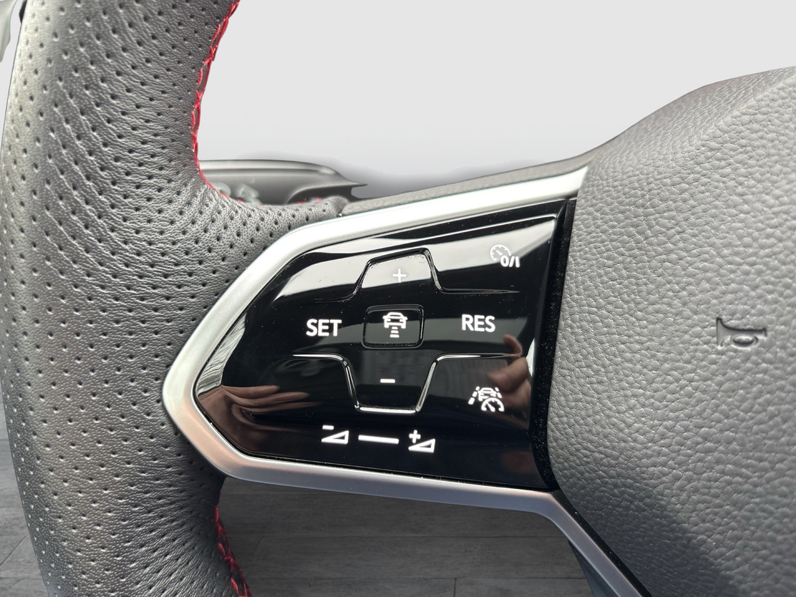 Volkswagen Golf VIII 2.0 GTI PANO ACC LM18 NAVI LED+ SITZHZ