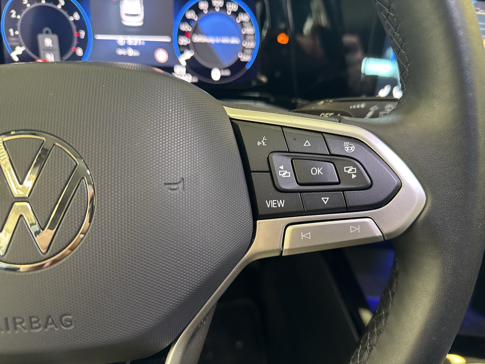 Volkswagen Golf Variant VIII 1.5 eTSI STYLE ACC NAVI LED+