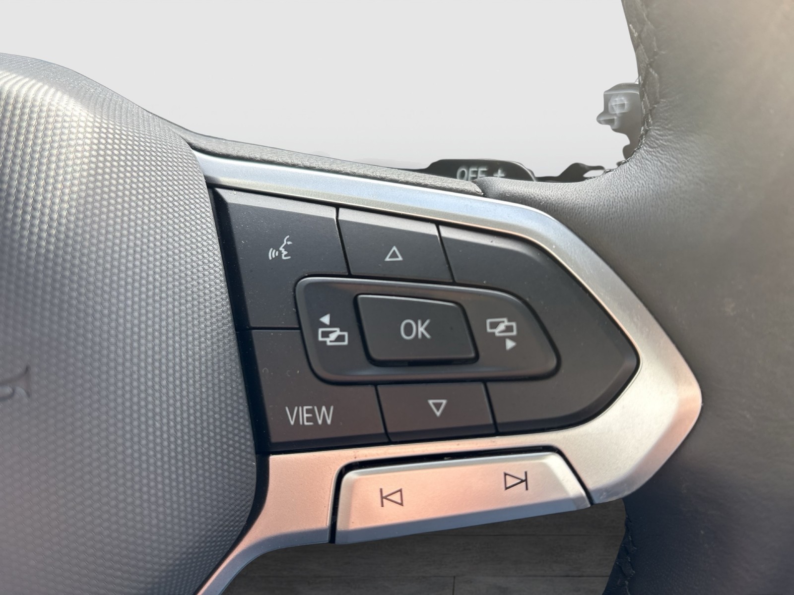 Volkswagen Caddy Maxi 2.0 LIFE 7SITZE AHK NAVI ALU CARPLAY