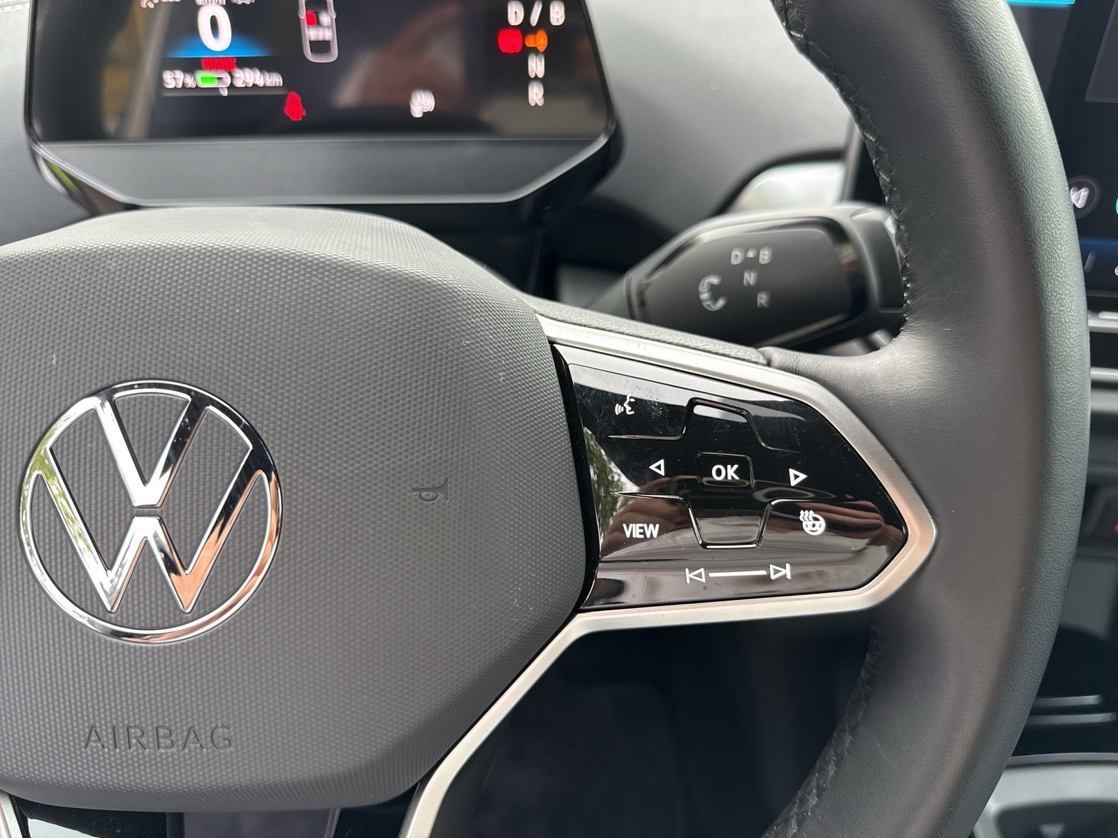 Volkswagen ID.5 Pro WÄRMEPUMPE AHK CAM ACC LM19 MATRIX NAVI