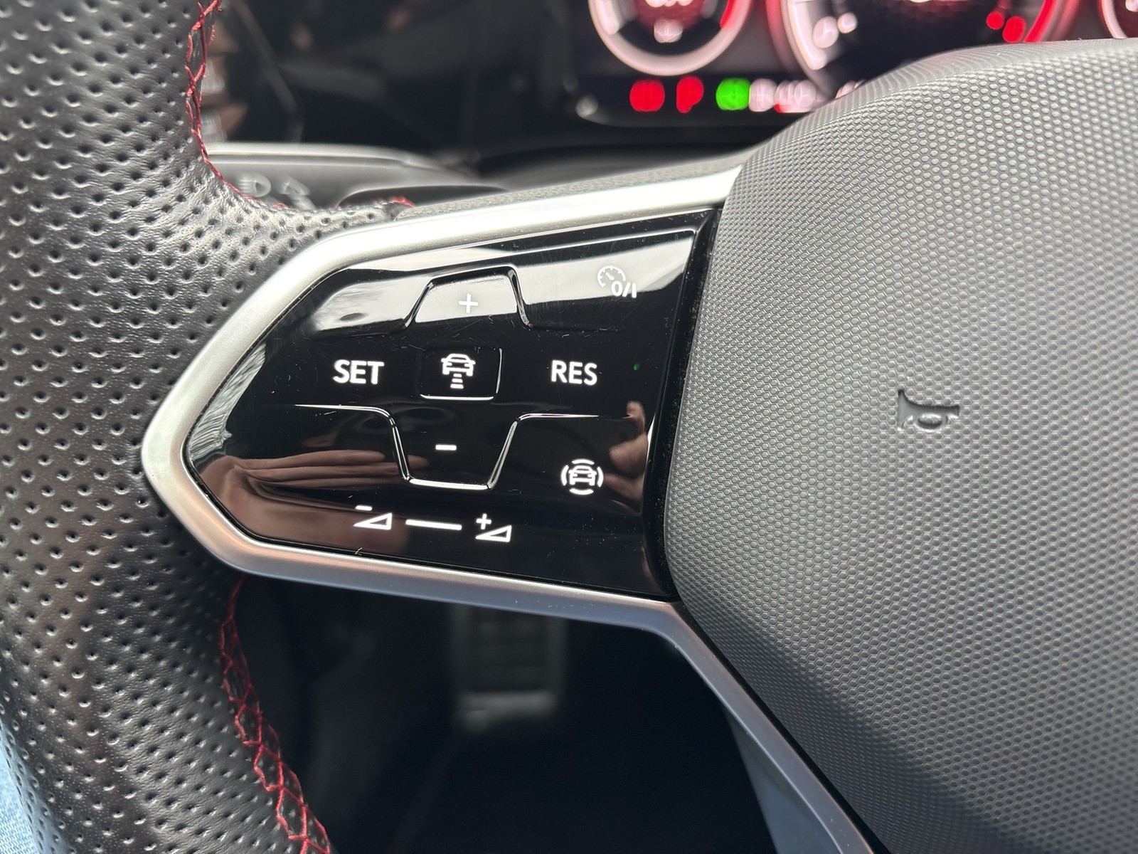 Volkswagen Golf VIII 2.0 GTI ACC CARPLAY LED+ SITZHEIZUNG