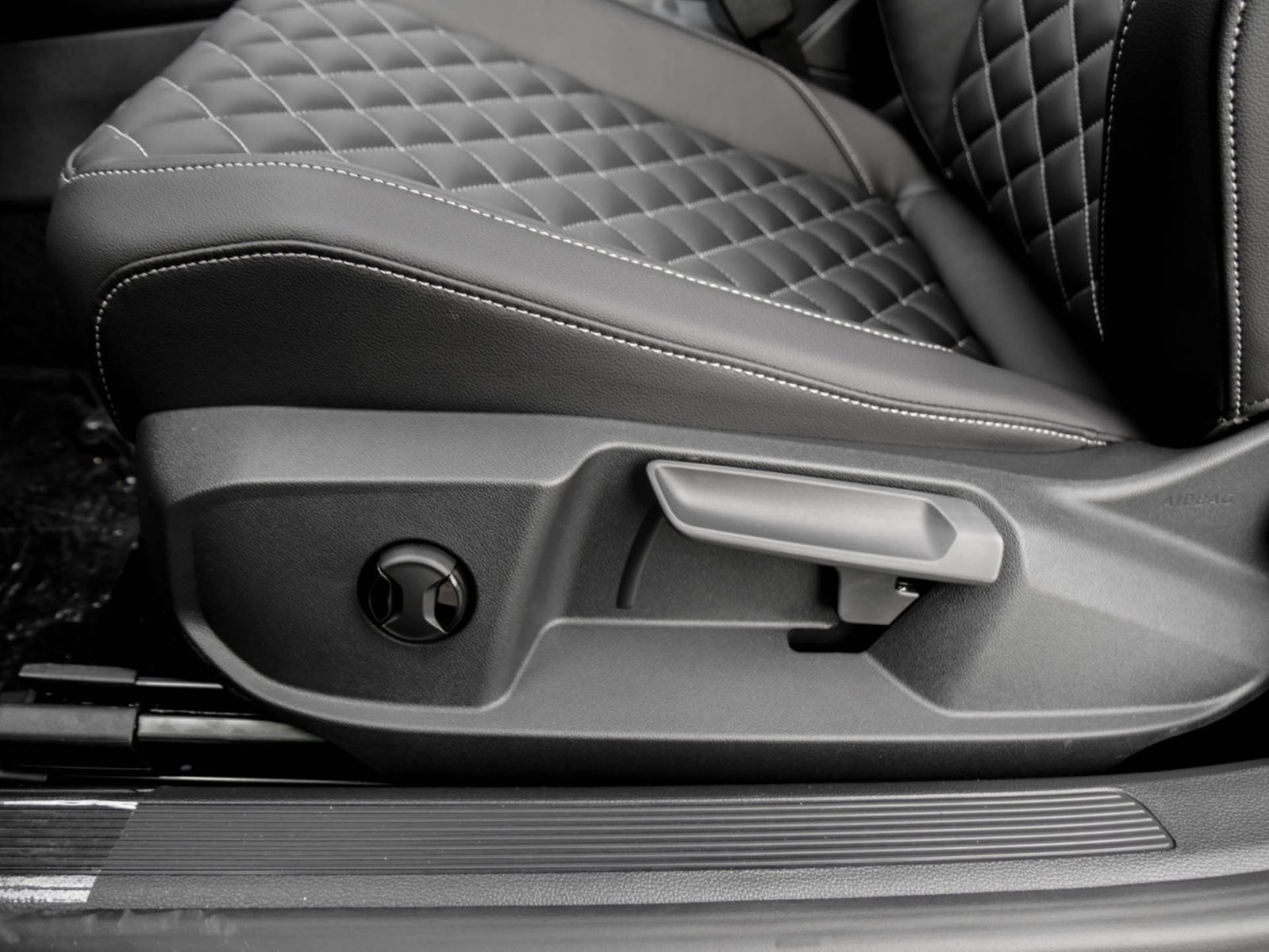 Volkswagen T-Roc Cabrio 1.5 R-LINE DSG BLACKSTYLE LEDER CAM