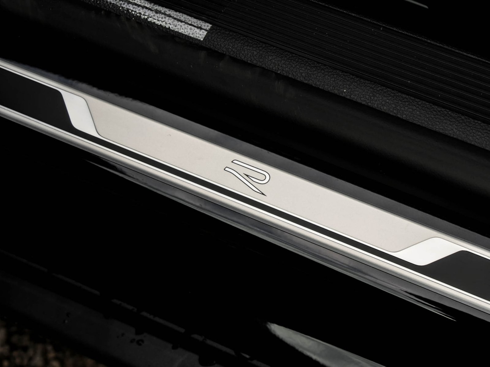 Volkswagen T-Roc Cabrio 1.5 R-LINE DSG BLACKSTYLE LEDER CAM