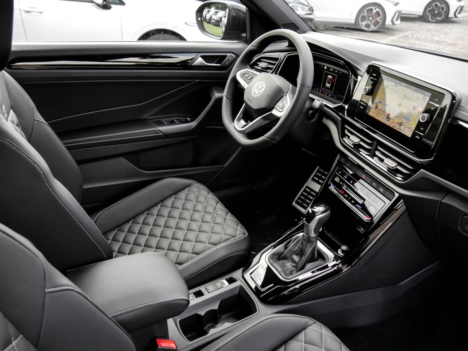 Volkswagen T-Roc Cabrio 1.5 R-LINE DSG BLACKSTYLE LEDER CAM