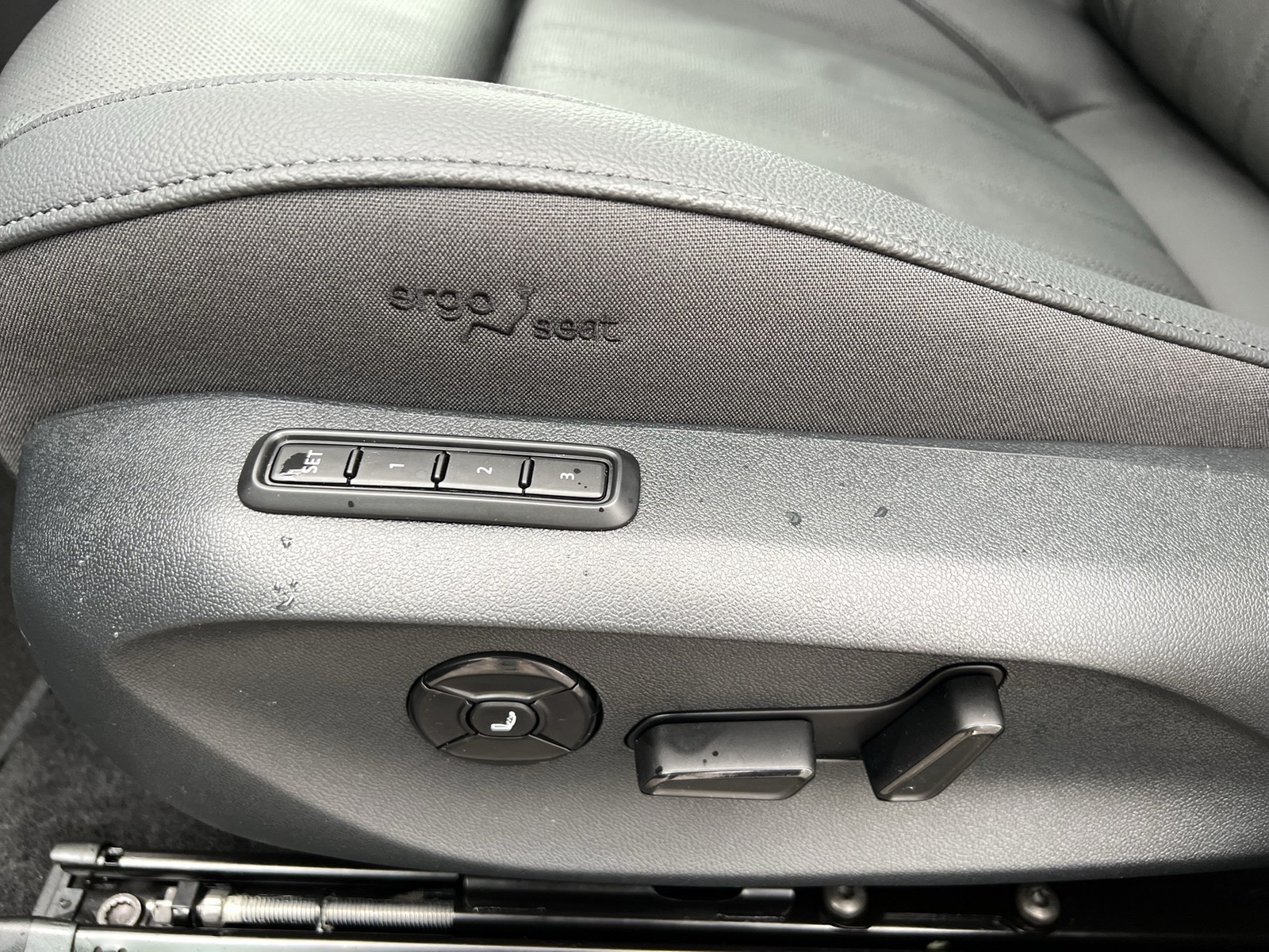 Skoda Superb Combi 2.0 L&K PANO CANTON AHK CAM ACC