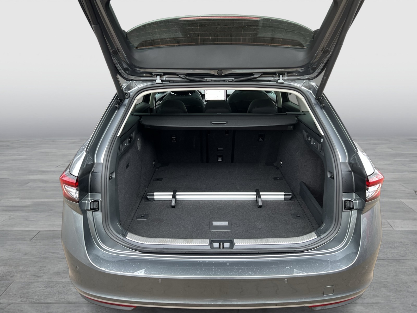 Skoda Superb Combi 2.0 L&K PANO CANTON AHK CAM ACC