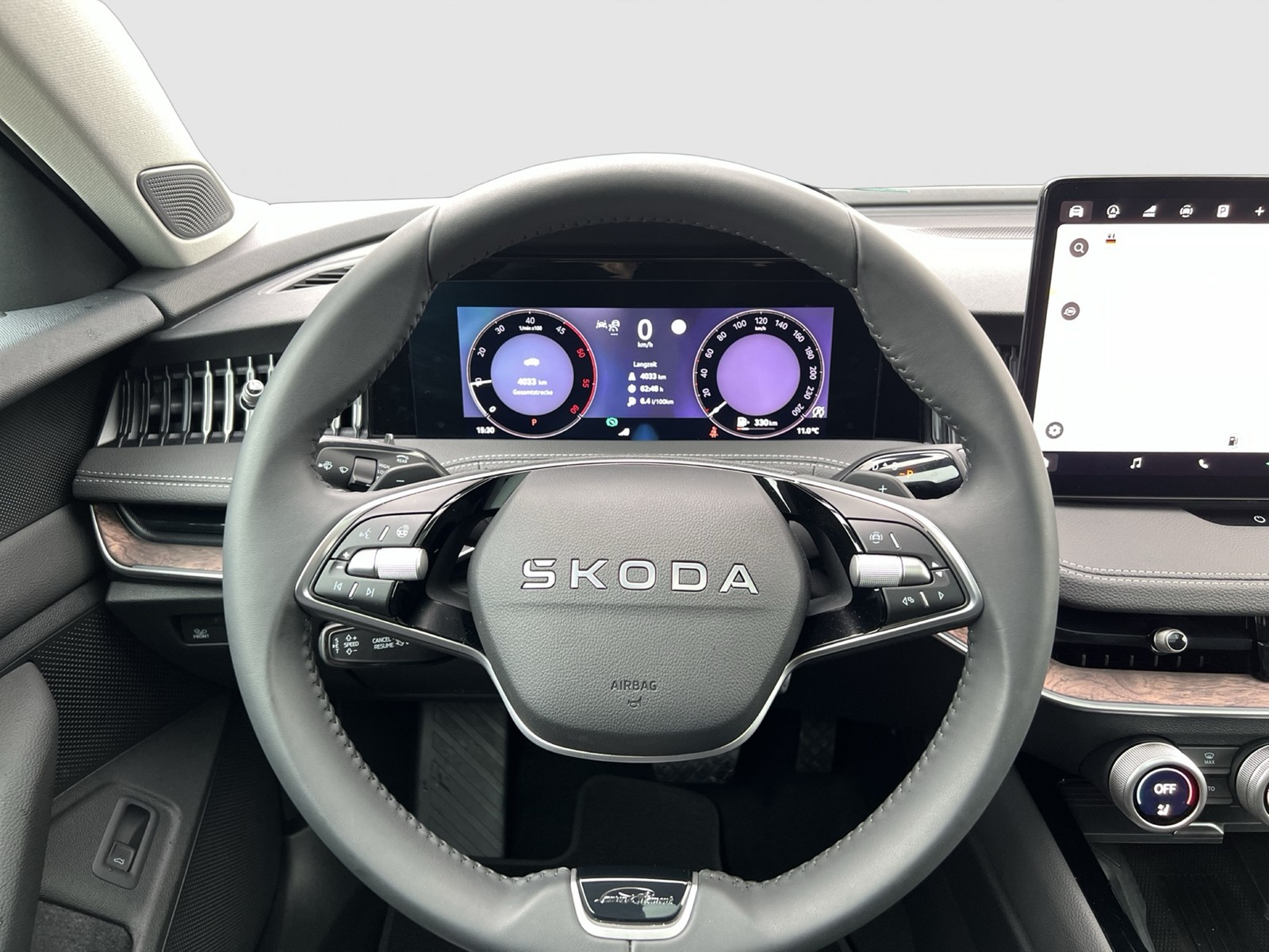 Skoda Superb Combi 2.0 L&K PANO CANTON AHK CAM ACC