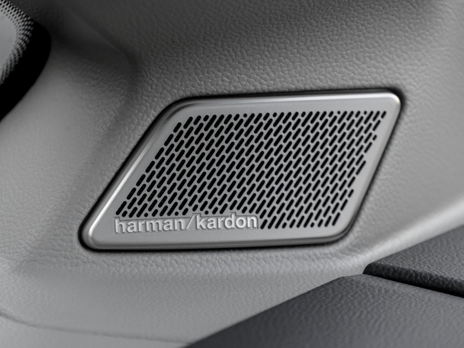 Volkswagen T7 Multivan KR 2,0 l TDI 110KW Edition kurz Klima PDC Navi Kamera