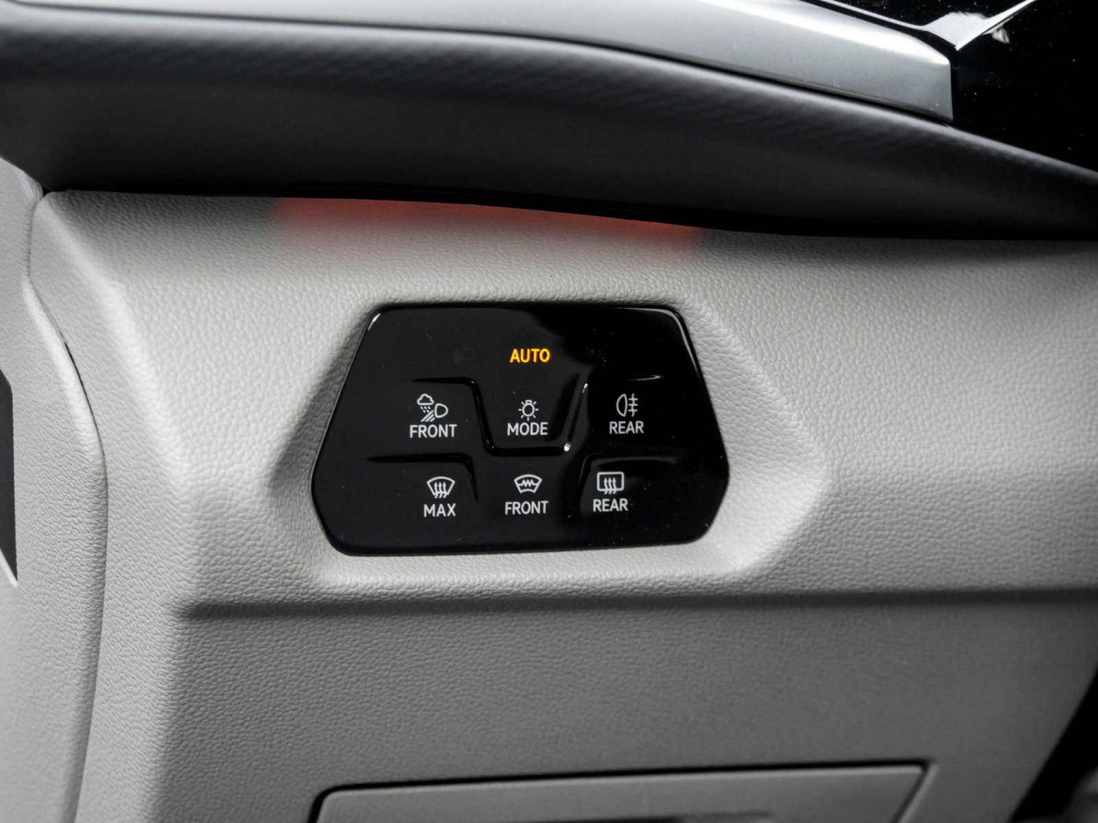 Volkswagen T7 Multivan KR 2,0 l TDI 110KW Edition kurz Klima PDC Navi Kamera