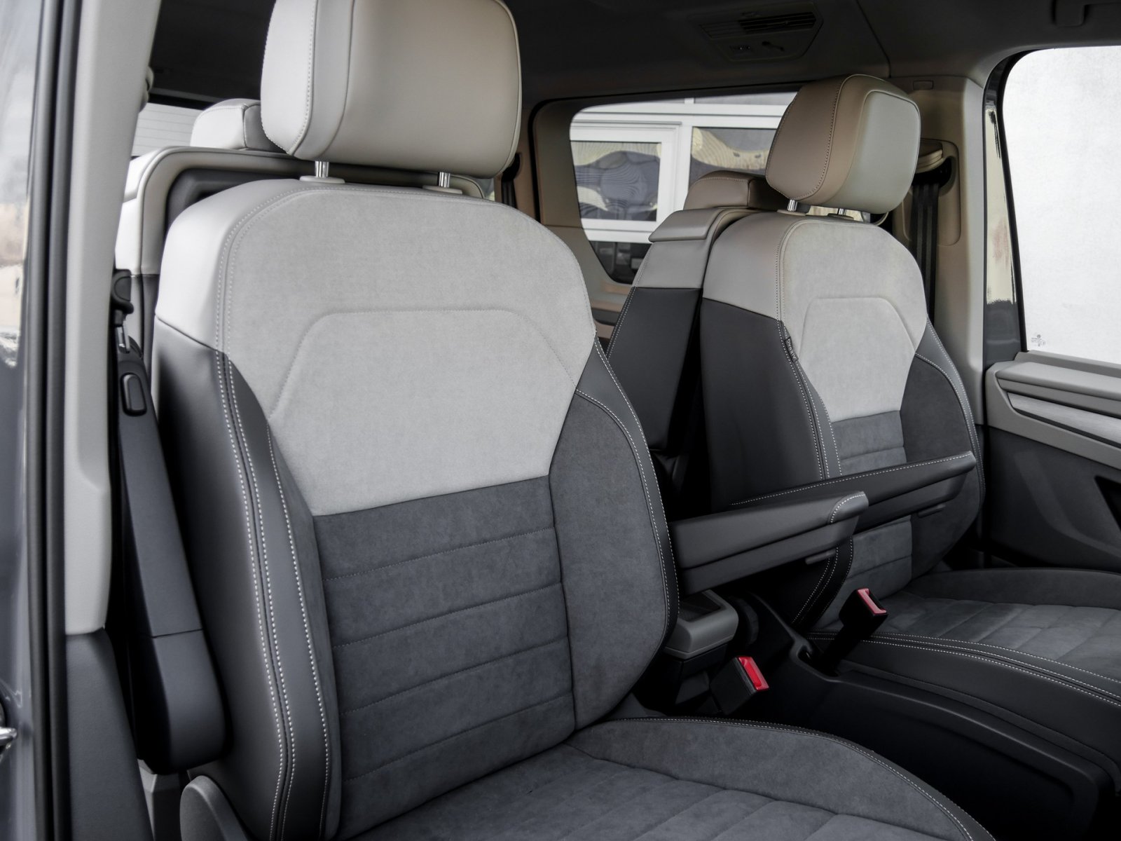 Volkswagen T7 Multivan KR 2,0 l TDI 110KW Edition kurz Klima PDC Navi Kamera