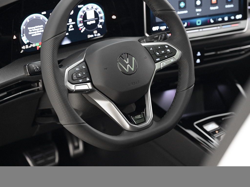 Volkswagen Golf 1.5 R-LINE DSG BLACKSTYLE MATRIXLED AHK