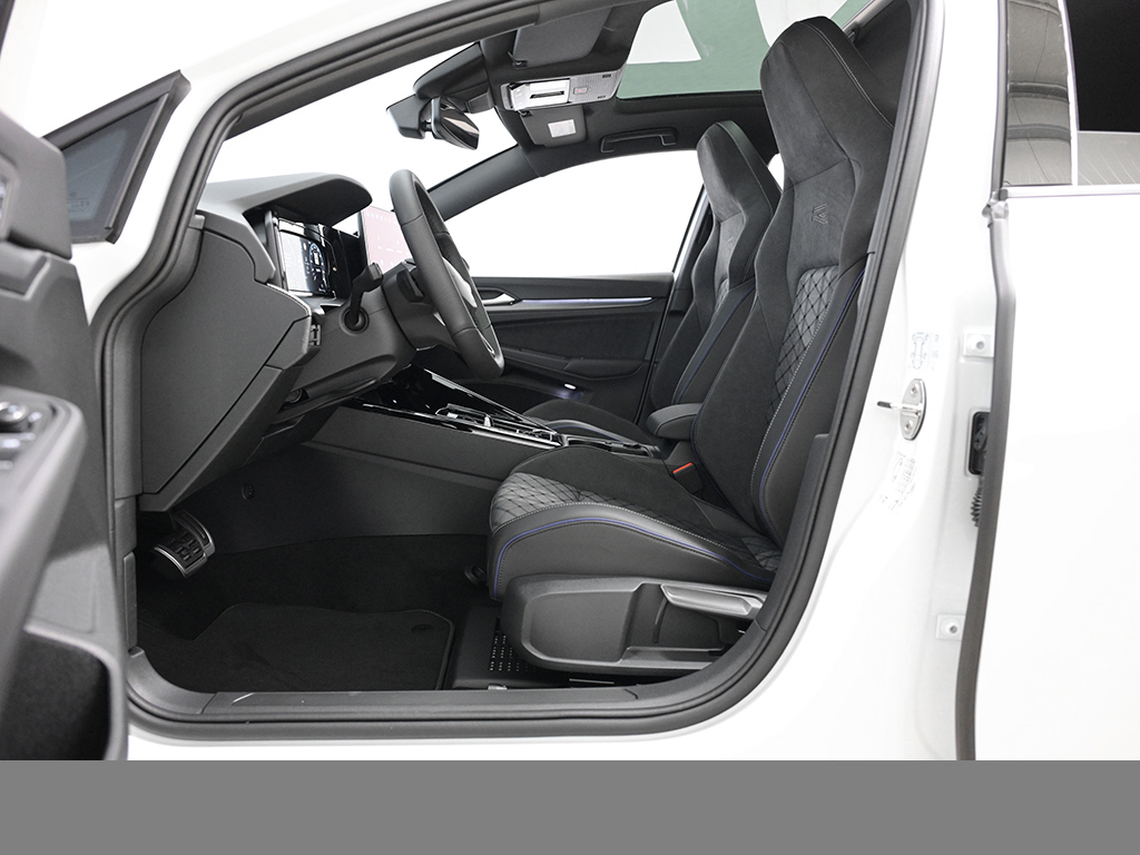 Volkswagen Golf 1.5 R-LINE DSG BLACKSTYLE MATRIXLED AHK