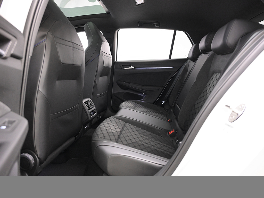 Volkswagen Golf 1.5 R-LINE DSG BLACKSTYLE MATRIXLED AHK