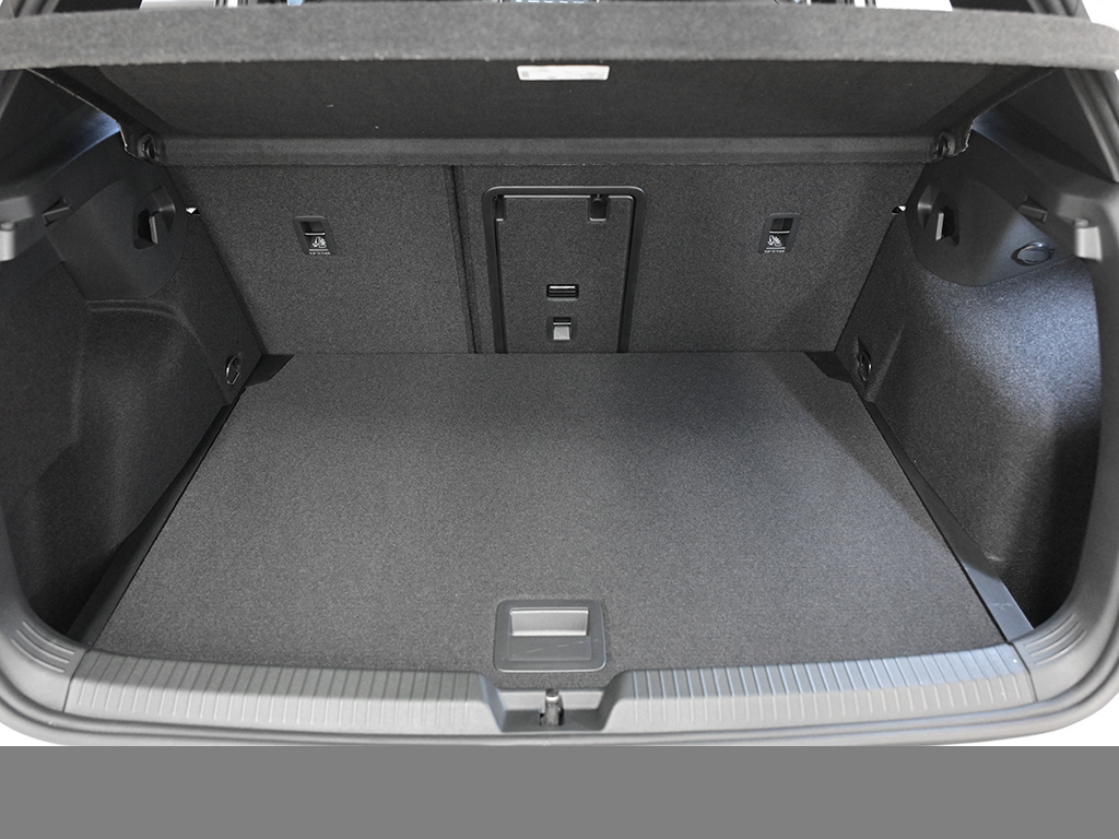 Volkswagen Golf 1.5 R-LINE DSG BLACKSTYLE MATRIXLED AHK