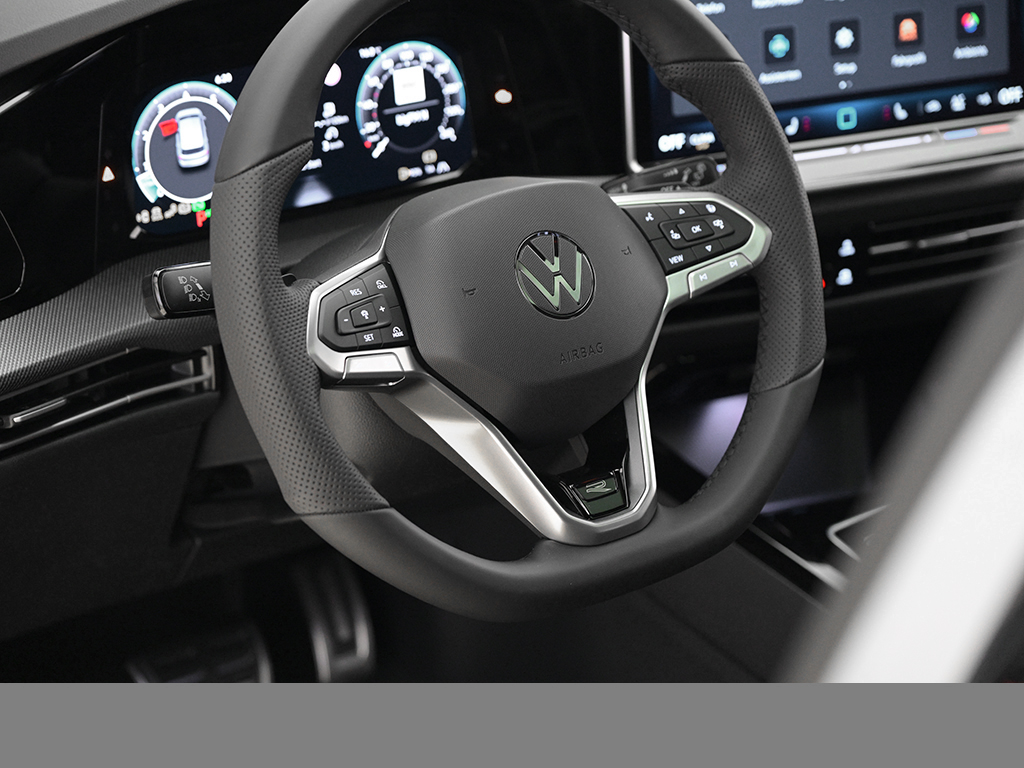 Volkswagen Golf 1.5 R-LINE DSG BLACKSTYLE MATRIXLED AHK