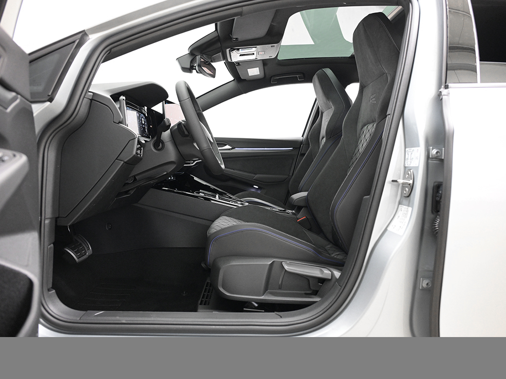 Volkswagen Golf 1.5 R-LINE DSG BLACKSTYLE MATRIXLED AHK