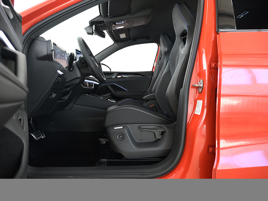 Volkswagen Tiguan 1.5 R-LINE DSG AHK HARMANKARDON LM20